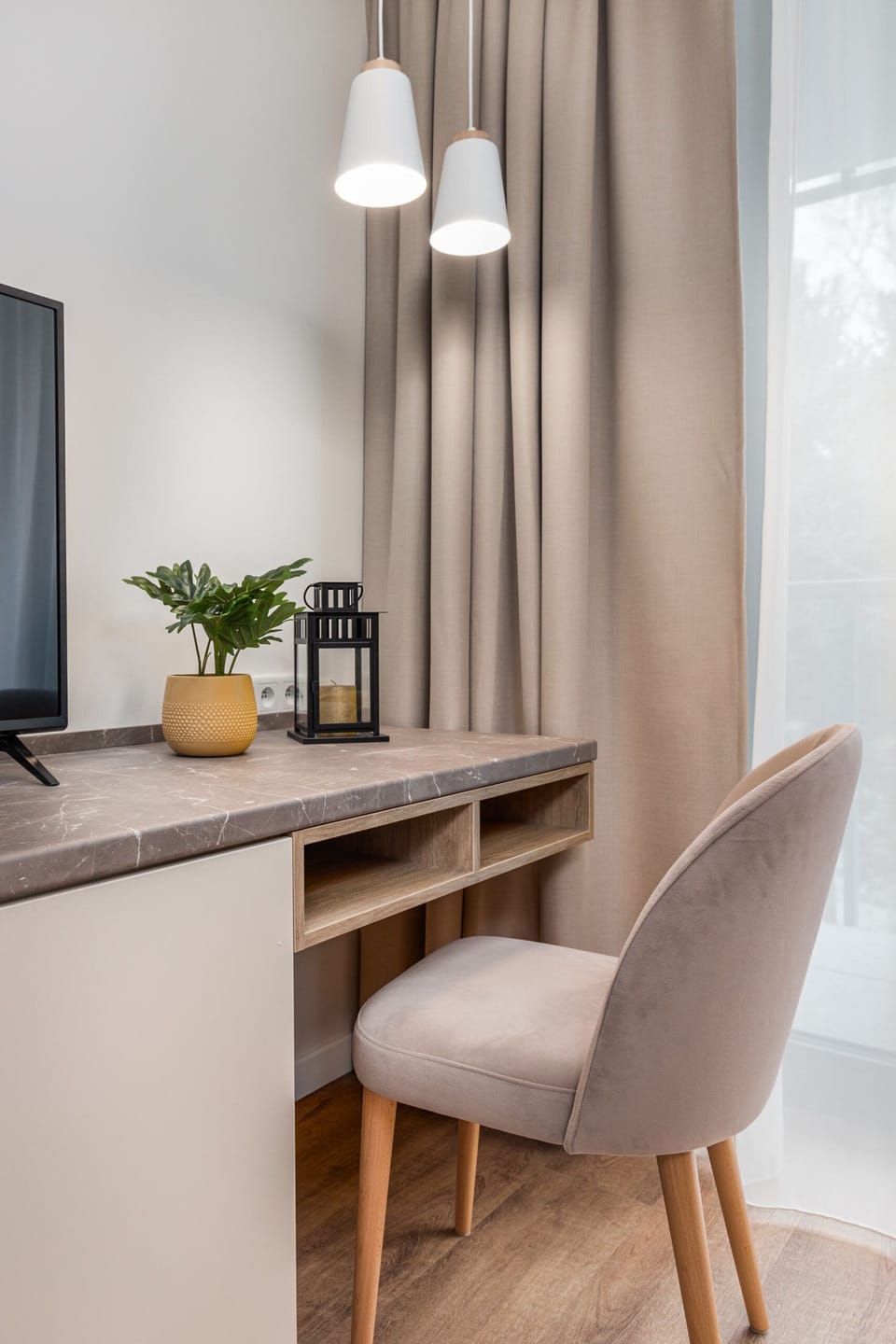 Close-up of a space developed for working in front of a computer.
