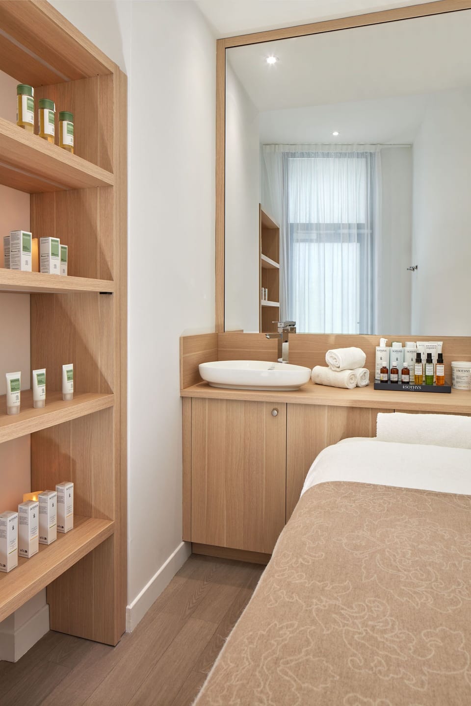 Sauna, hot tub, steam room, massages