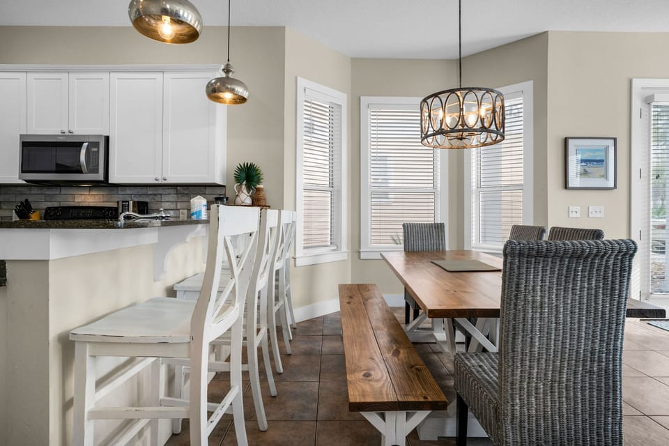 Dining plus eat-in bar seating