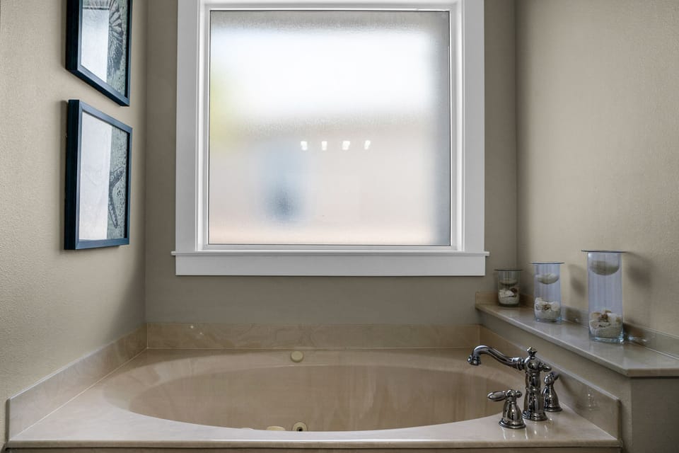 Master bath tub