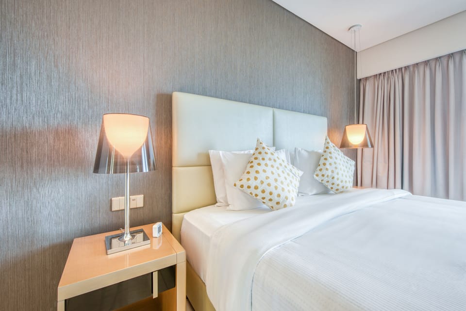 Deluxe Apartment, 1 Bedroom, Non Smoking | 1 bedroom, in-room safe, blackout drapes, iron/ironing board