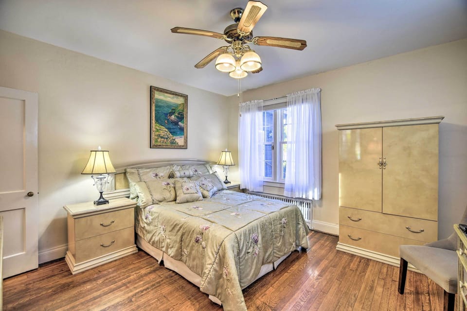 Bedroom 1 | 1st Floor | Queen Bed | Linens Provided