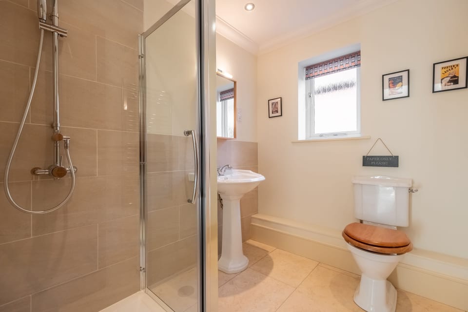 Ground floor: Shower room