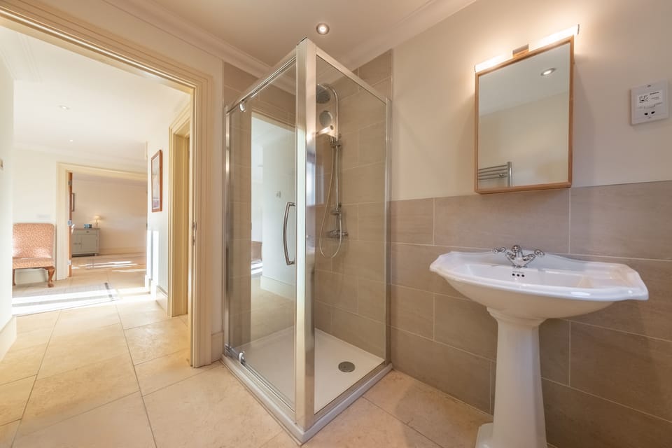 Ground floor: Shower room