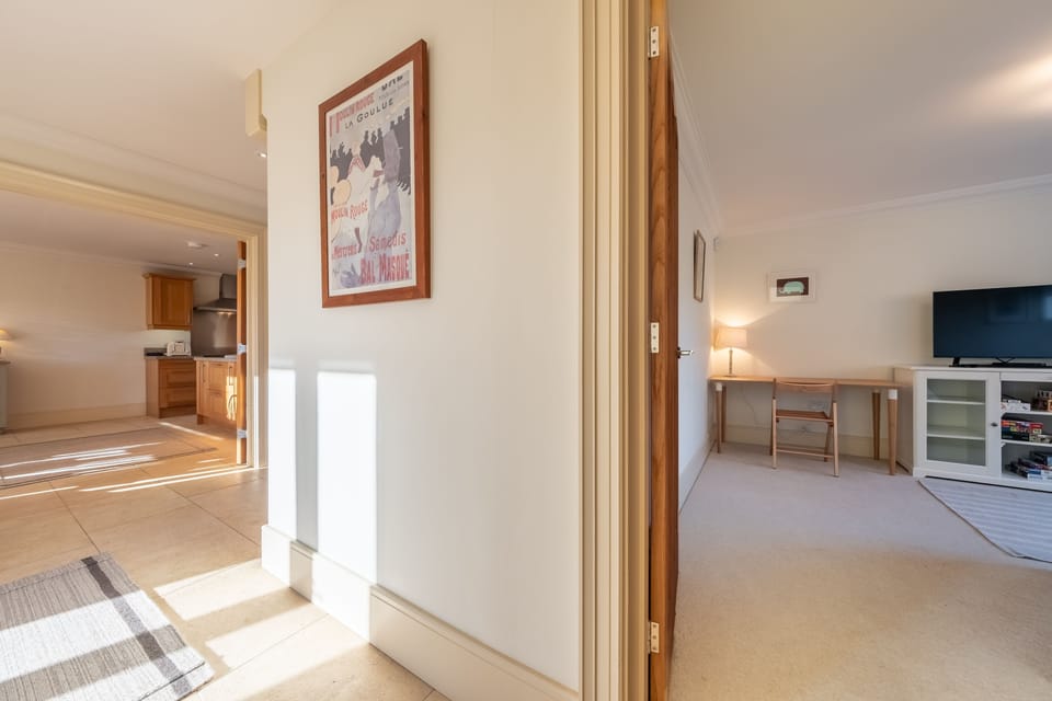 Ground floor: Entrance to the snug