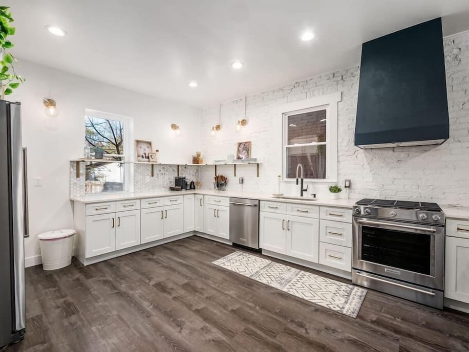 Fall in love with cooking! This kitchen offers style and modern convenience