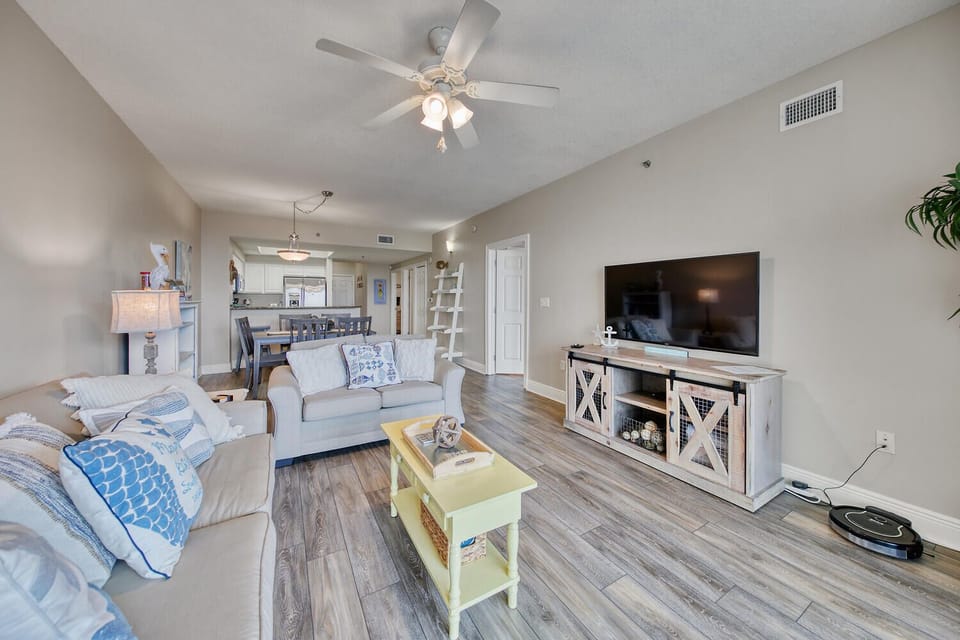Open Concept Living, Dining, and Kitchen