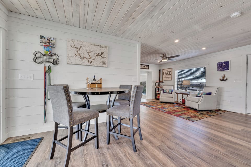 Open front room, kitchen and dining area.