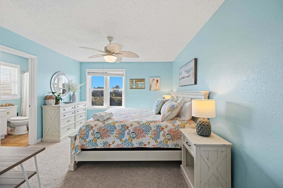 Mid-Level King Master Bedroom