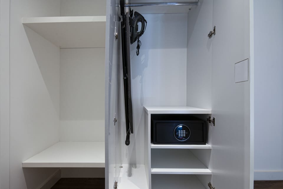 Deluxe Plus com Varanda | Safe