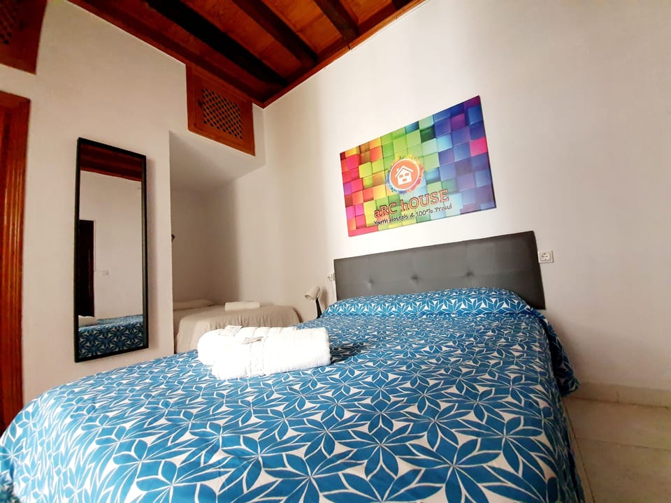 WiFi (free), bed sheets