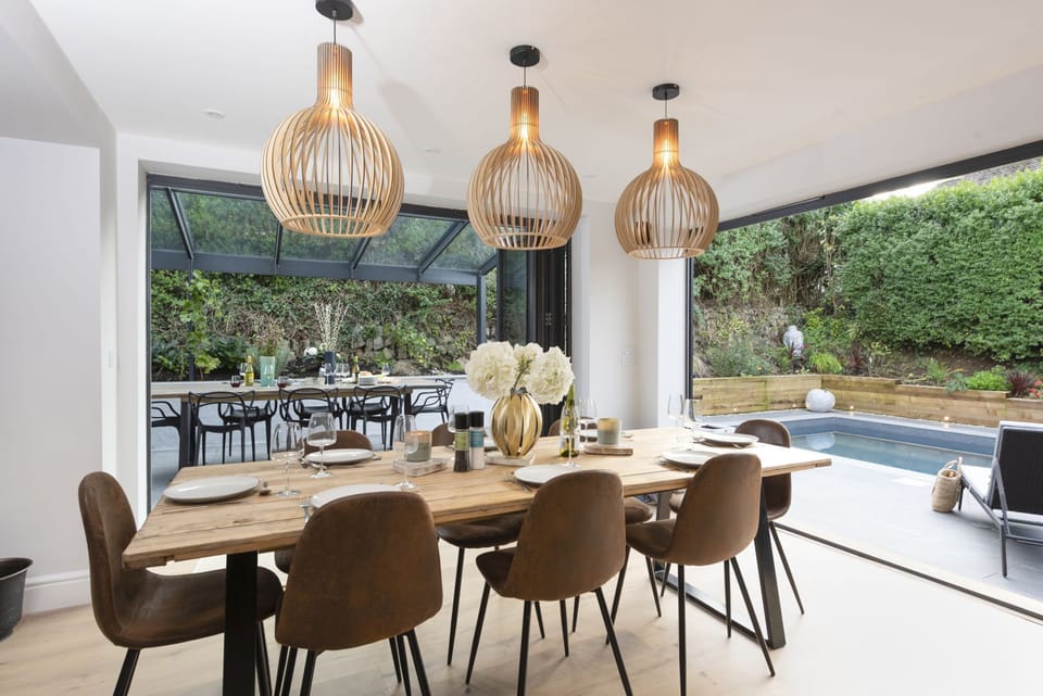 The dining area with opening doors to outside - Chy An Eglos