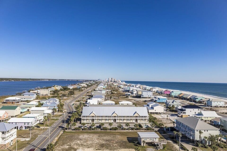 West Beach looks good from the private balconies at Ocean Skyline! Relax with coffee on the private master balcony or the wall-to-wall living room balcony and see what's happening in Gulf Shores.