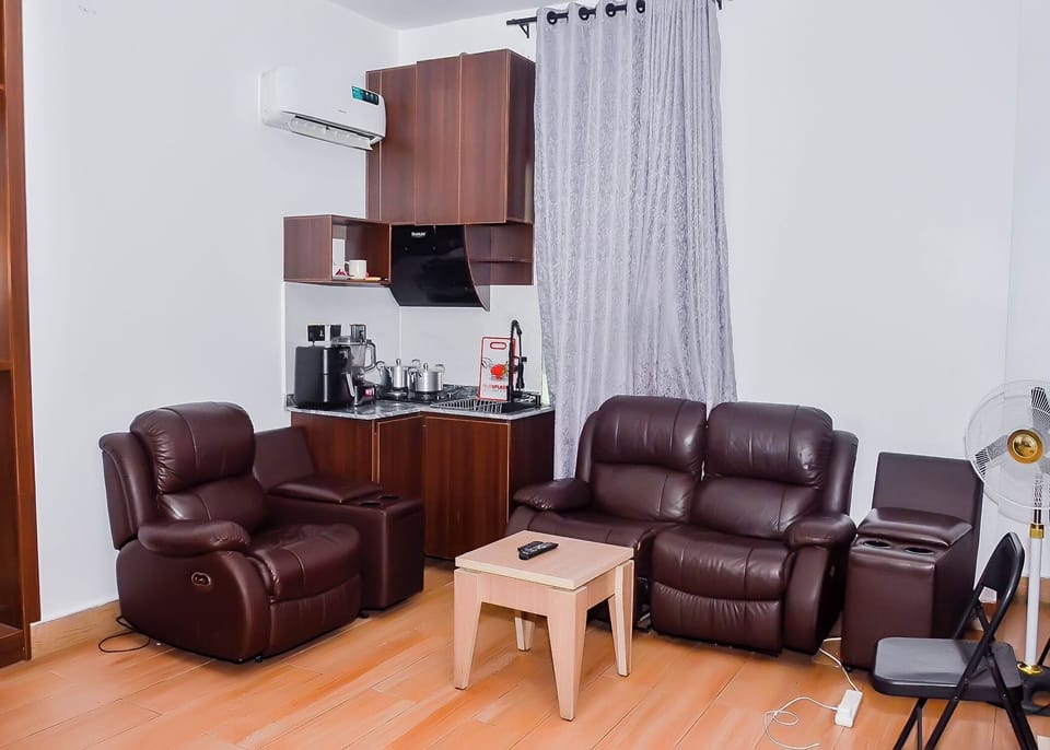 PRIVATE LIVING ROOM
