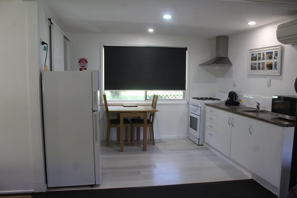 Cottage 4 Berth | Private kitchen | Cookware/dishes/utensils