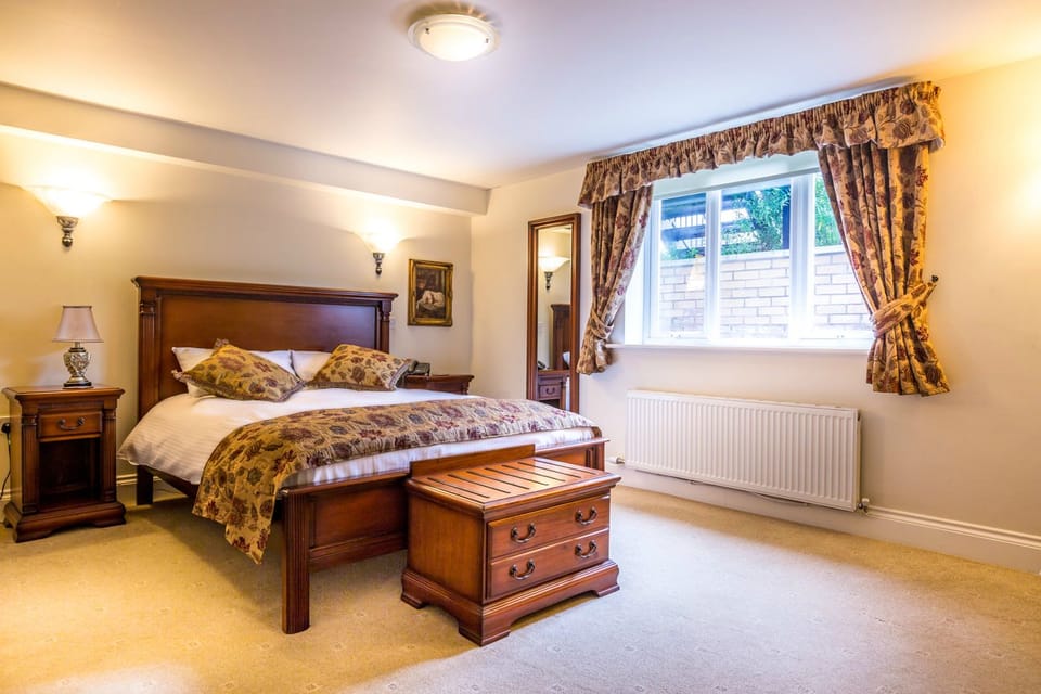 Family Room, 1 Double Bed | Desk, iron/ironing board (on request), WiFi (free), bed sheets