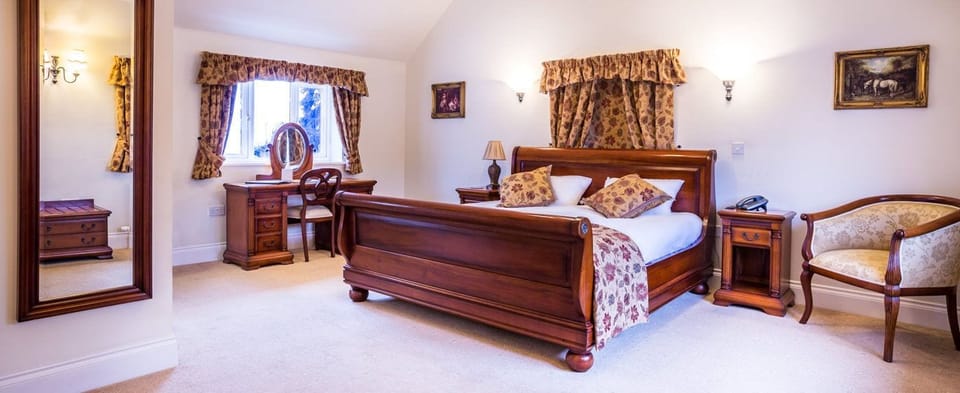 Desk, iron/ironing board (on request), WiFi (free), bed sheets