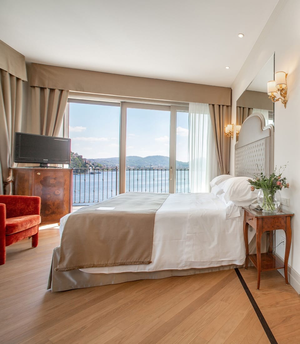 Deluxe Double Room | In-room safe, soundproofing, free WiFi, bed sheets