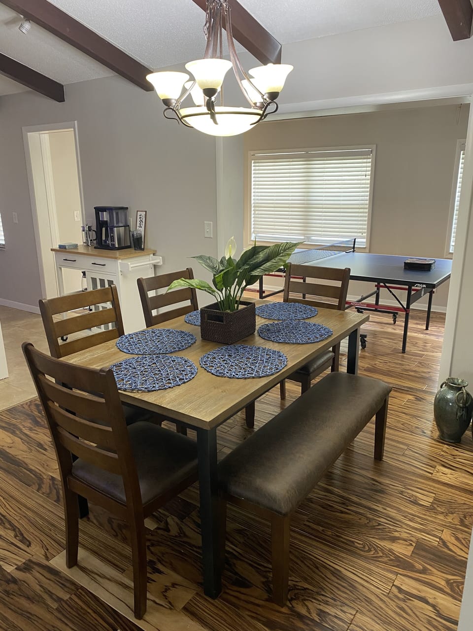 Dinning room with seating for 6
