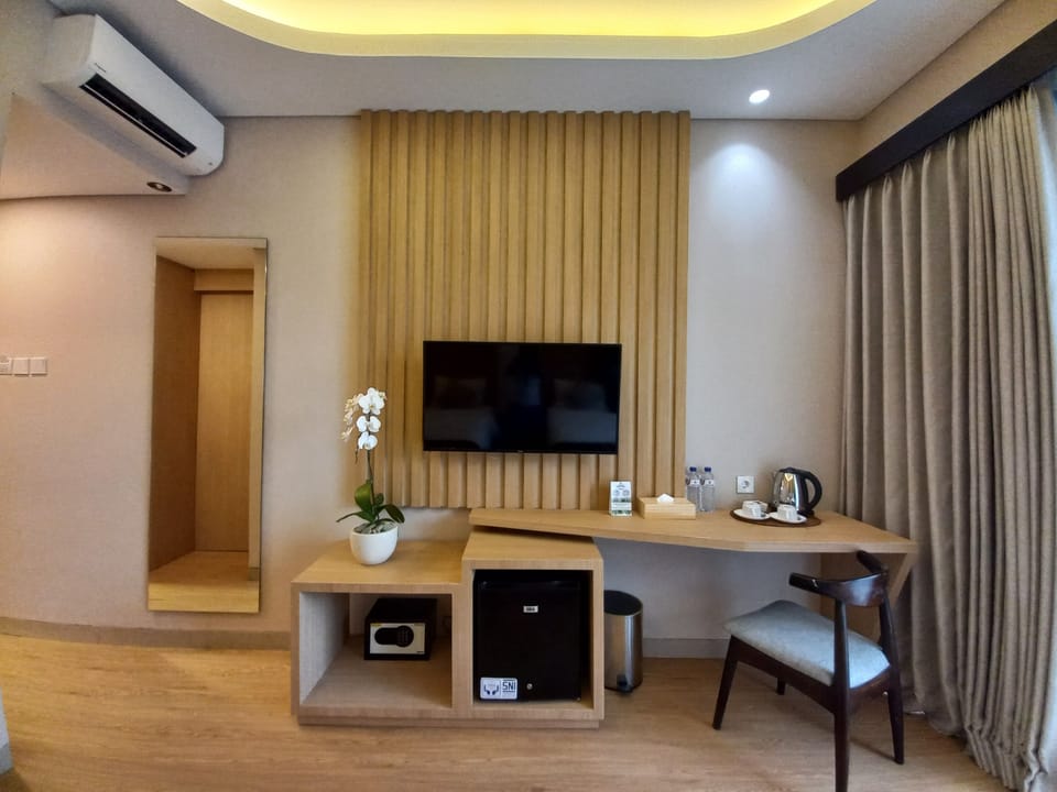 In-room safe, desk, blackout drapes, soundproofing