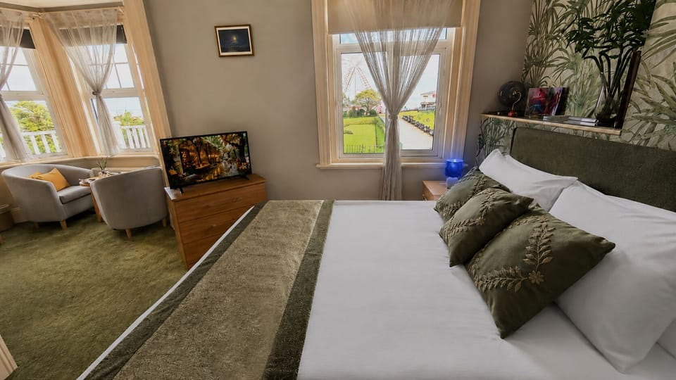 Superior Double Room, Ensuite, Sea View (Balcony- First Floor)