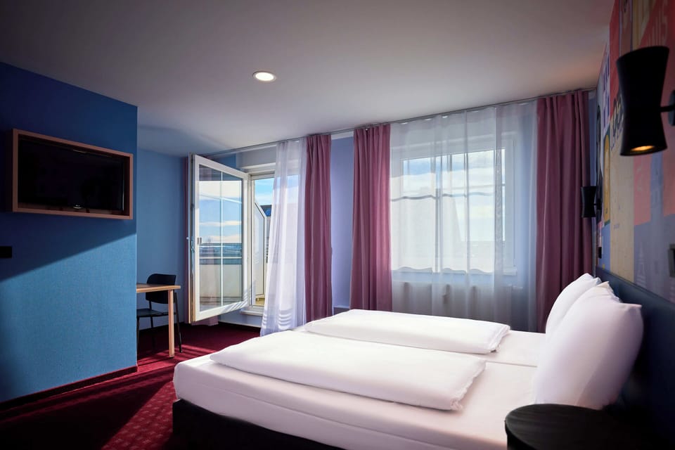 Basic Double Room, 2 Twin Beds | Desk, laptop workspace, blackout drapes, soundproofing