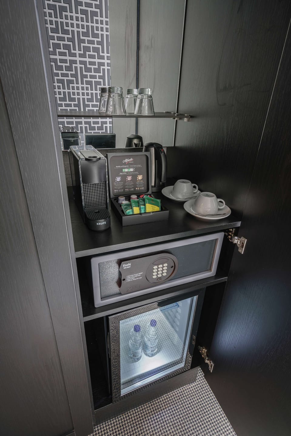 In-room safe, individually furnished, desk, laptop workspace