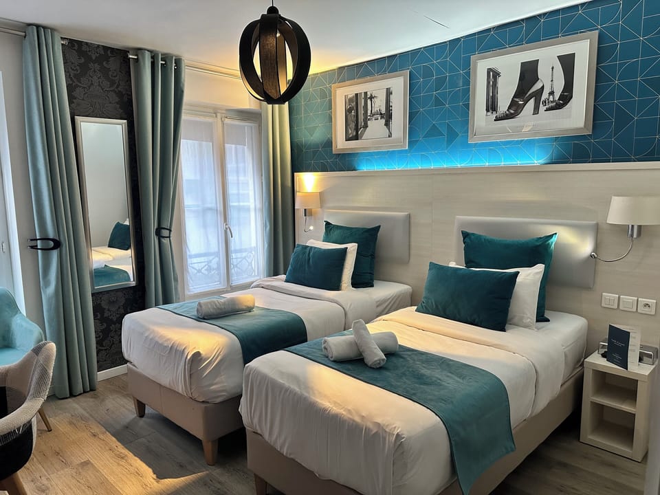 Twin Room | In-room safe, desk, soundproofing, iron/ironing board