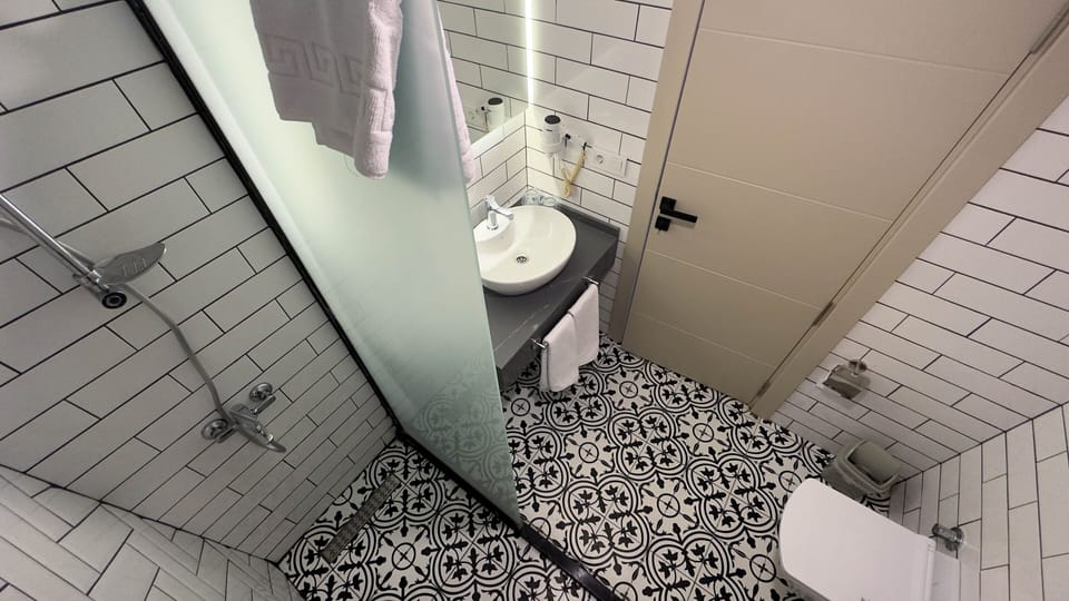 Shower, free toiletries, hair dryer, towels