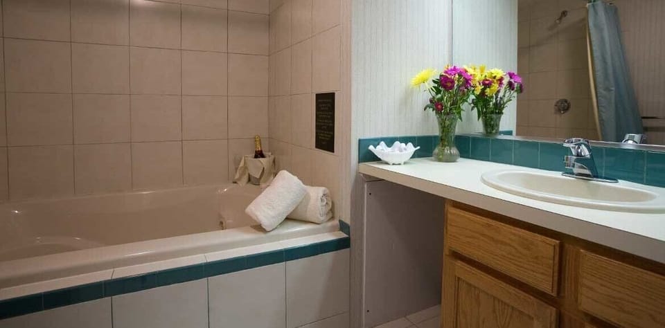 Junior Suite | Pillowtop beds, soundproofing, iron/ironing board, free WiFi