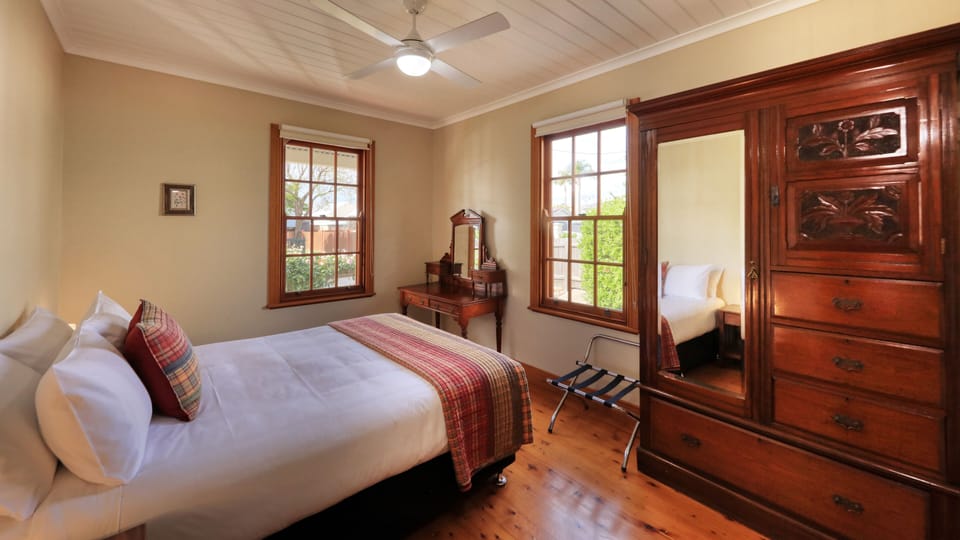 Premium Apartment | Soundproofing, iron/ironing board, WiFi (free), bed sheets