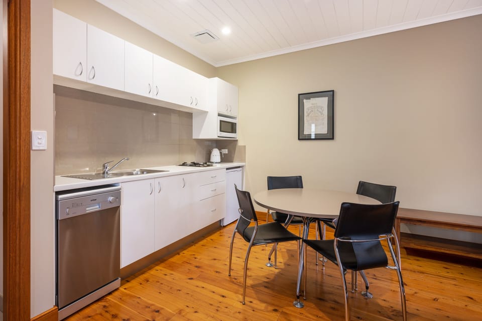 Premium Apartment | Private kitchen | Stovetop, dishwasher, electric kettle, toaster