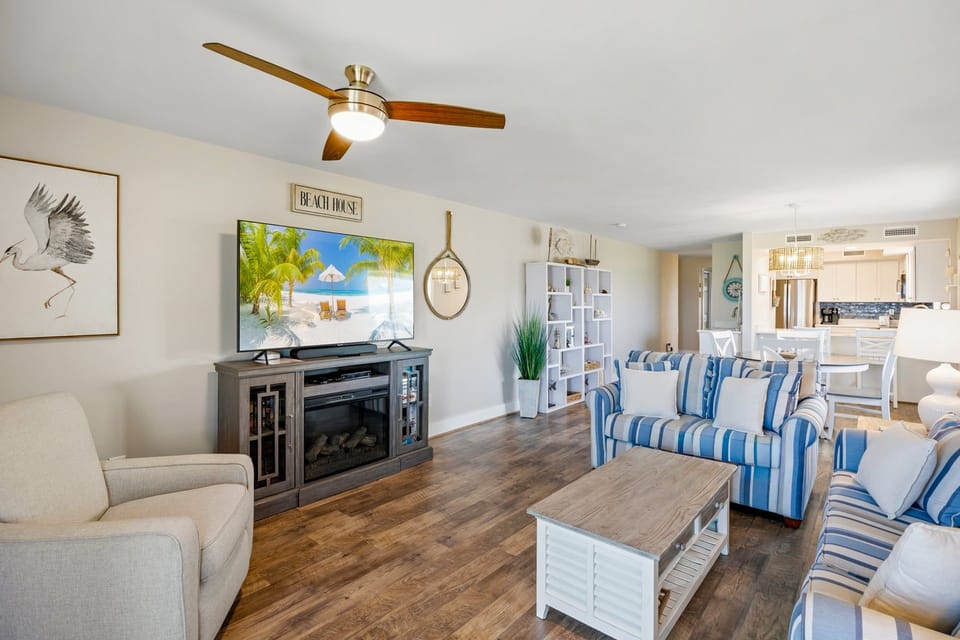 Relax in the spacious Living Area with ocean views!