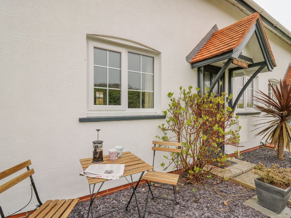 Cottage | Property grounds