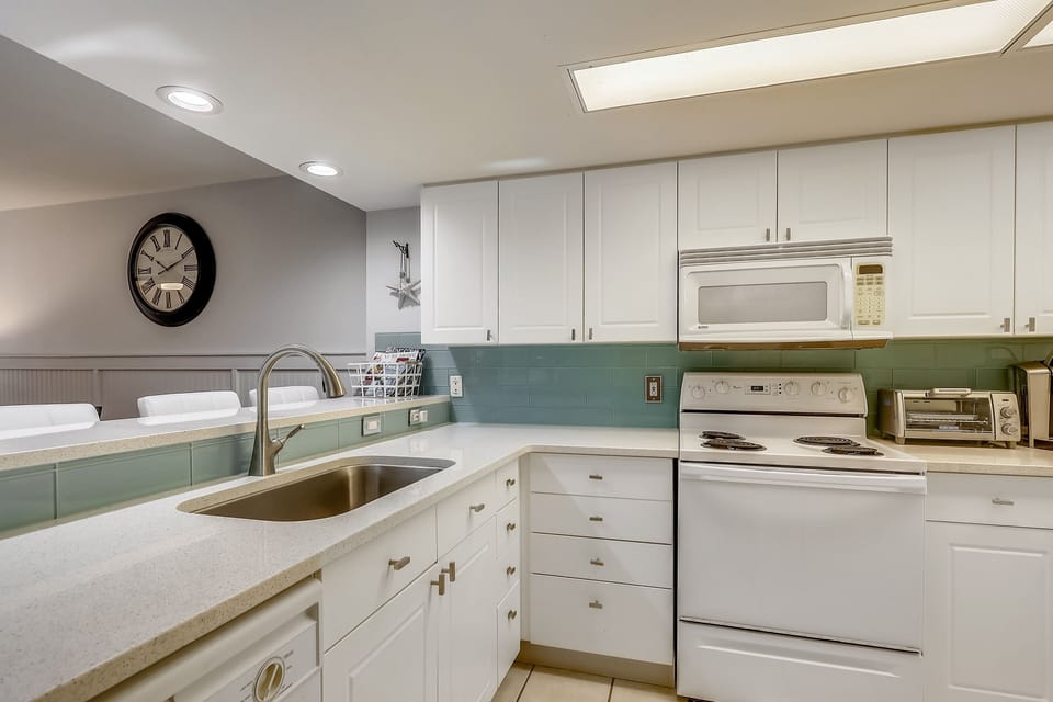 Condo, 2 Bedrooms | Private kitchen | Coffee/tea maker, fridge, toaster