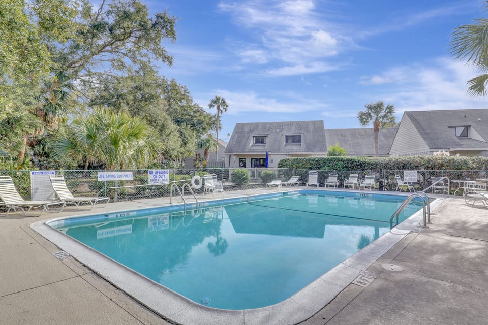 591 Queens Grant | Community Pool - 591 Queens Grant | Community Pool for sunny summer days