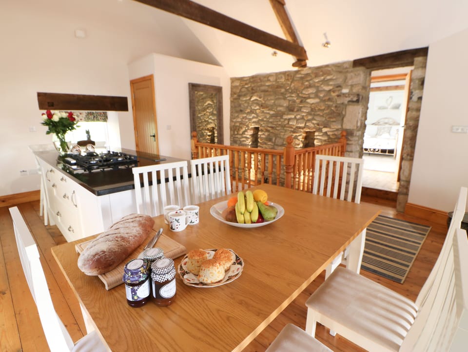 Cottage | Private kitchen | Fridge, microwave, dishwasher, electric kettle