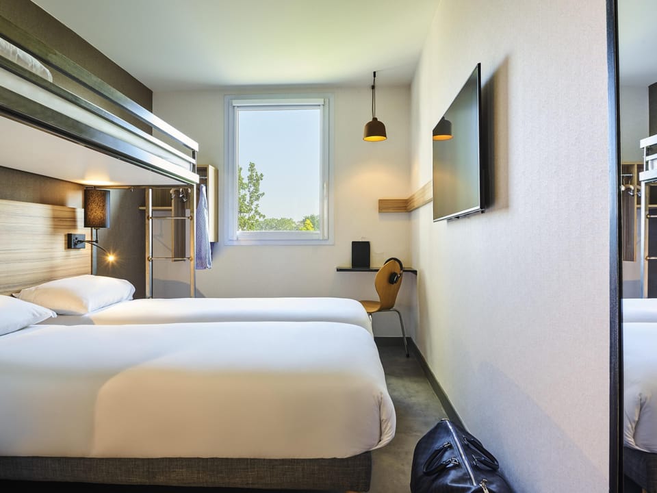 Premium bedding, soundproofing, free WiFi, bed sheets