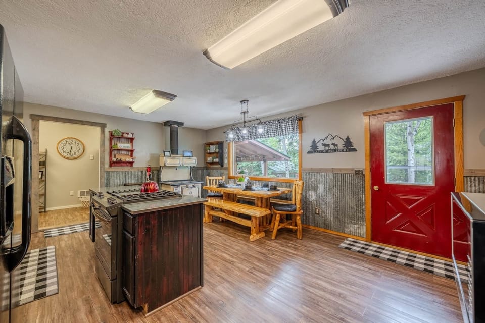Lazy Moose Lodge-Kitchen-Front Door