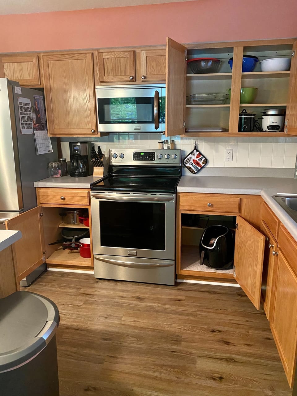 Stocked Kitchen: Rice Maker, Air Fryer, Crock Pot. Everything you could need. 