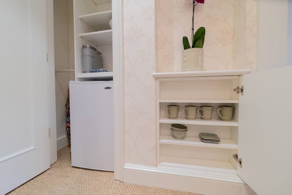 Storage for cups, bowls and small plates.