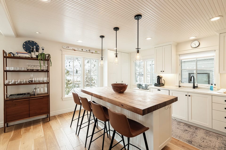 Fully Equipped Gourmet Kitchen
