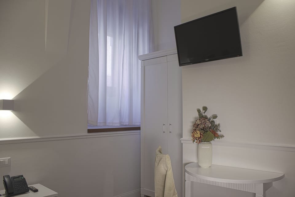 Classic Single Room | Hypo-allergenic bedding, down comforters, minibar, in-room safe