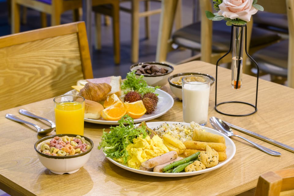 Daily buffet breakfast for a fee