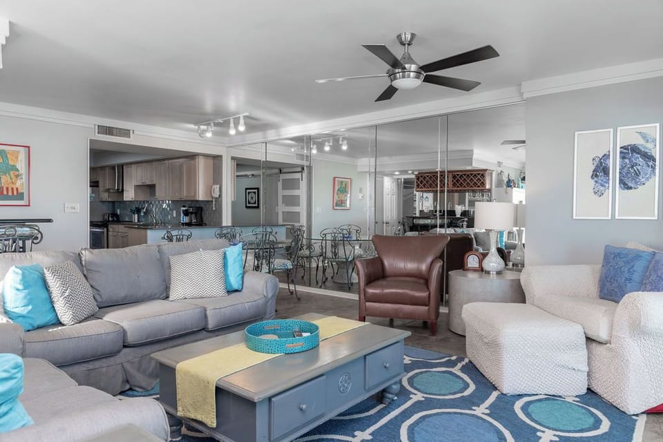 Living Area - Relax and enjoy the gorgeous Gulf Front Views from any seat in the spacious, and comfortable living area.