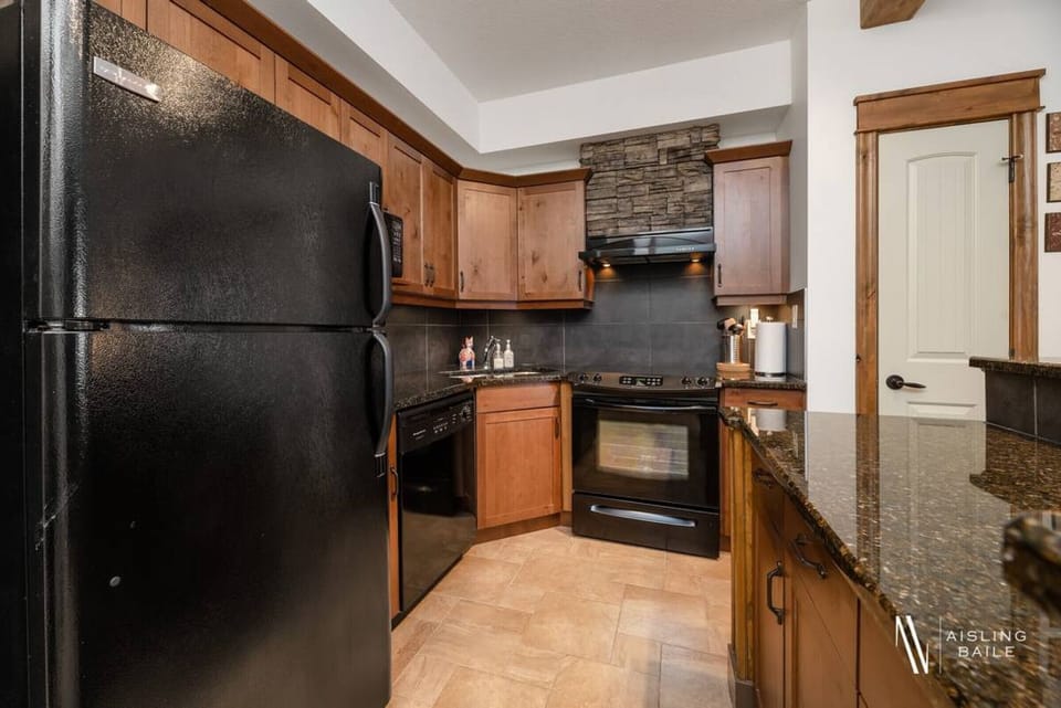 Full kitchen