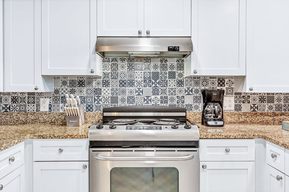 Newly remodeled B218 finishings will whisk you immediately into vacation mode. 