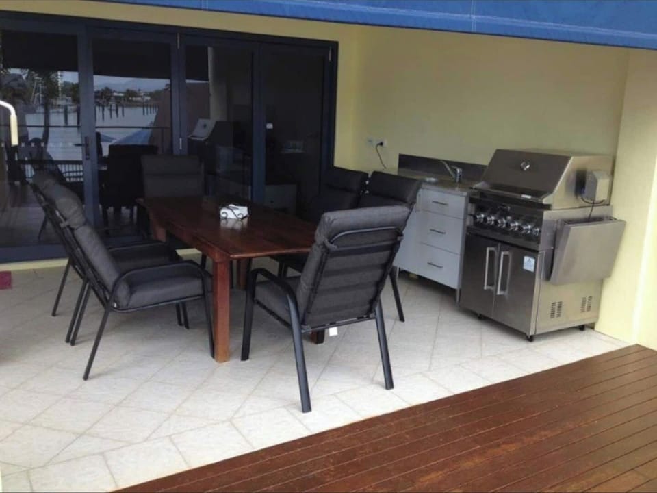 Outdoor bbq deck