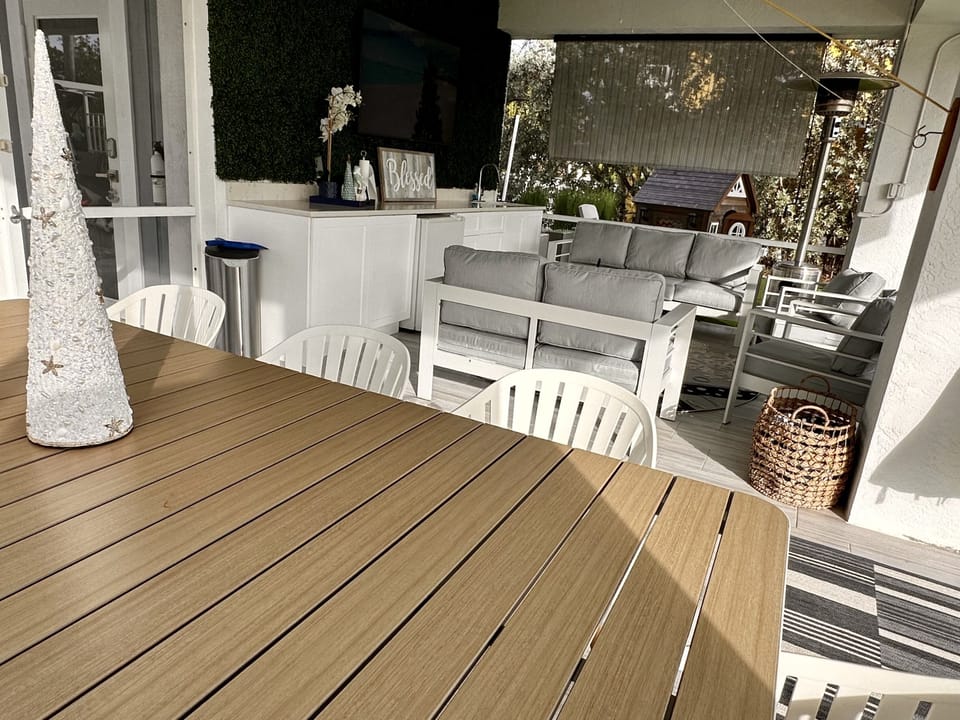 Outdoor dining