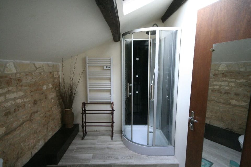 Shower room 2